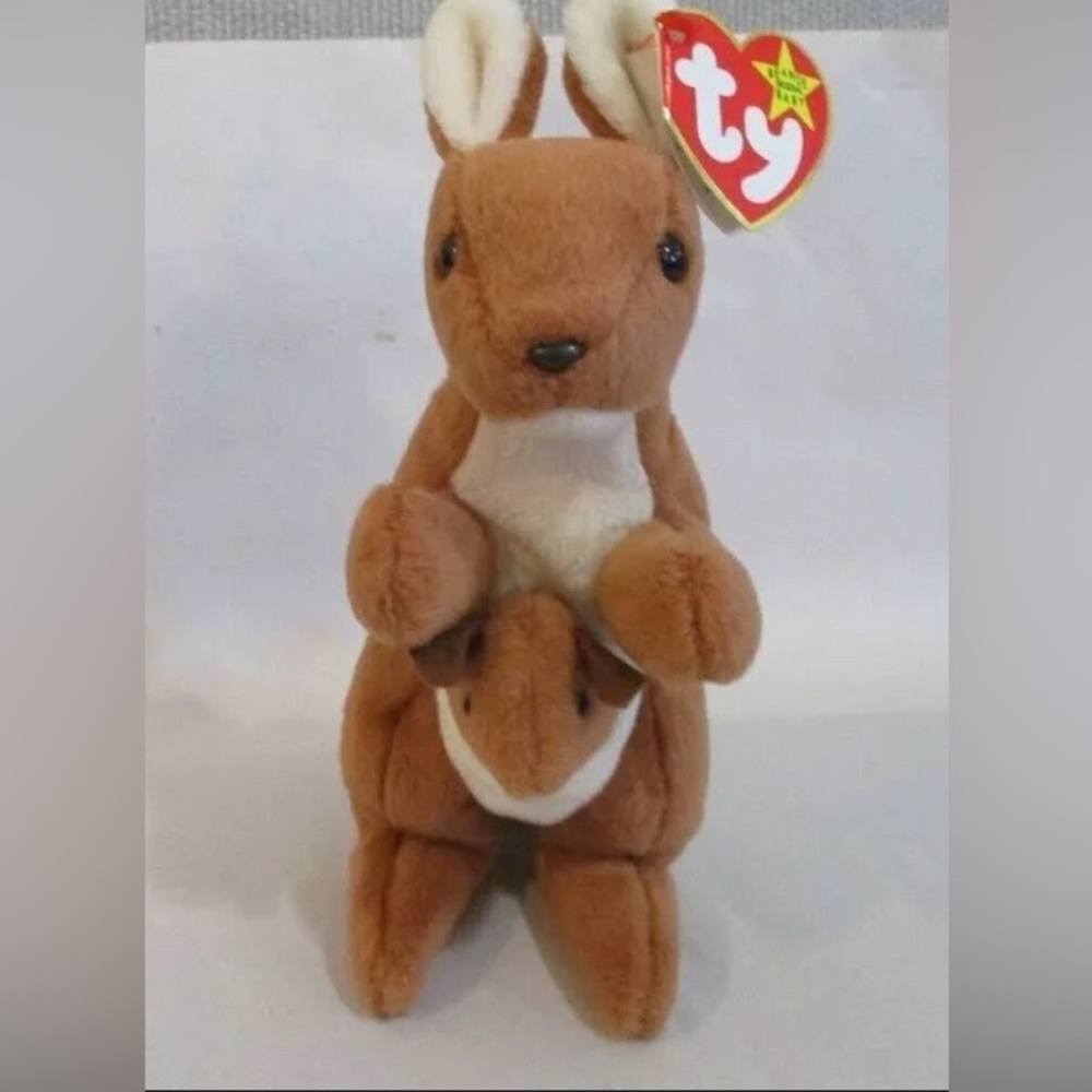 Authentic TY 1996 Pouch Kangaroo Beanie Baby with Rare Tag Errors Retired.